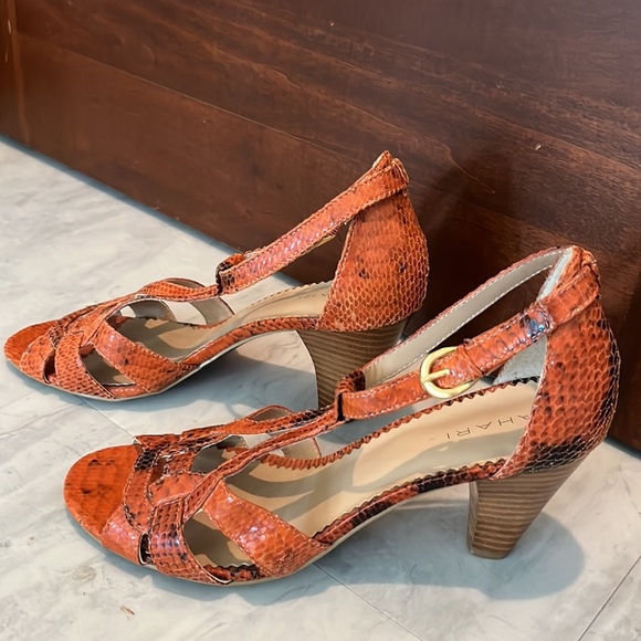 Tahari EUC Orange/brown snakeskin pattern textured Leather Heels Size 8M - Picture 2 of 11